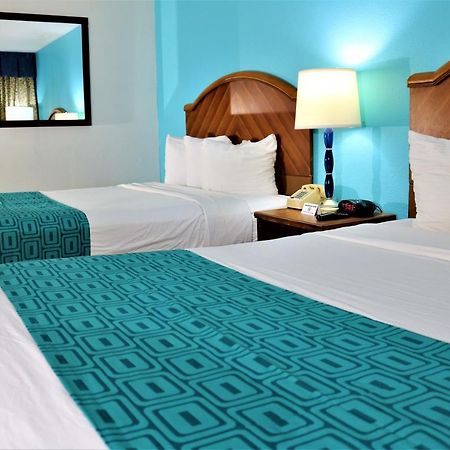 Howard Johnson By Wyndham Lake Front Park קיסימי מראה חיצוני תמונה