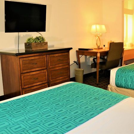 Howard Johnson By Wyndham Lake Front Park קיסימי מראה חיצוני תמונה