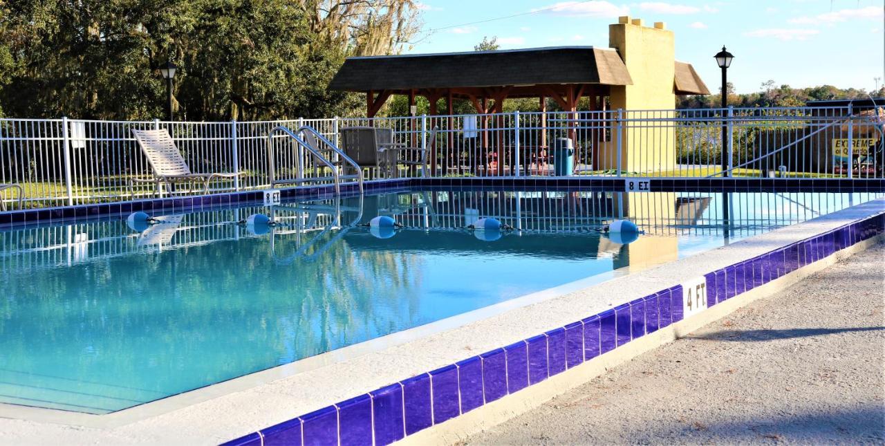 Howard Johnson By Wyndham Lake Front Park קיסימי מראה חיצוני תמונה